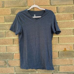 H&M Dark Gray V-Neck T-Shirt Size Large